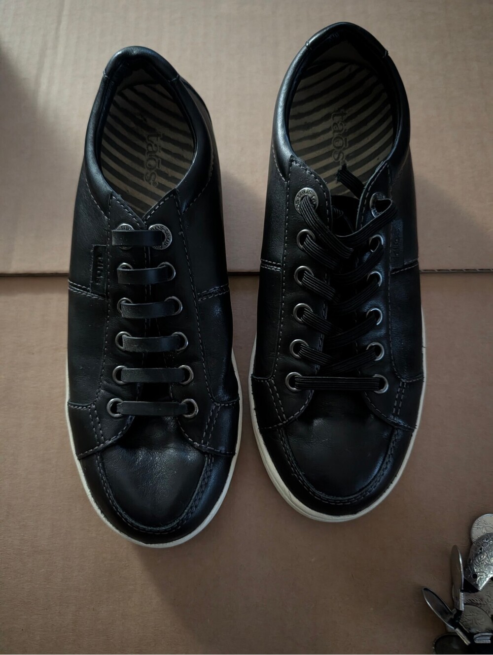 Taos Footwear Onward Black Leather Sneakers - Women's Size 7 Elastic Laces EUC